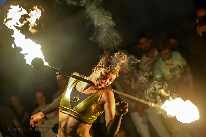 Mascha with a long burning staff